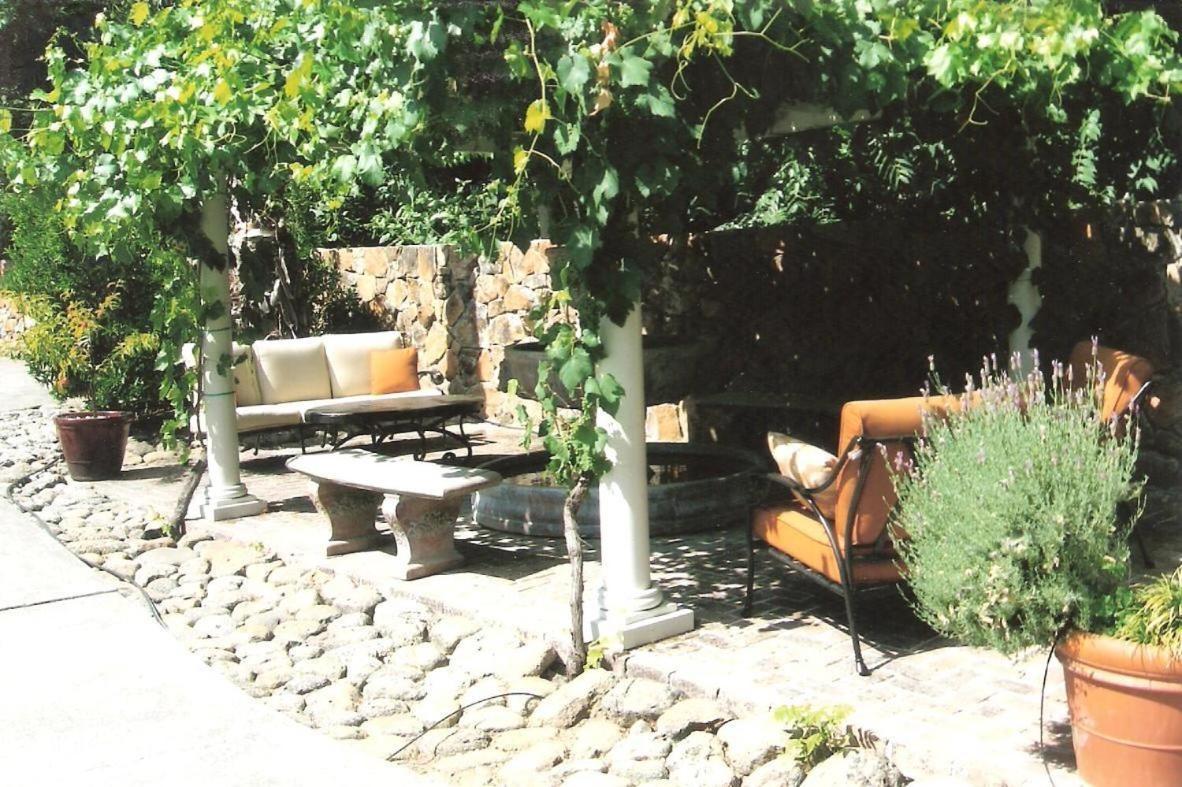 Spanish Villa Inn St. Helena Extérieur photo