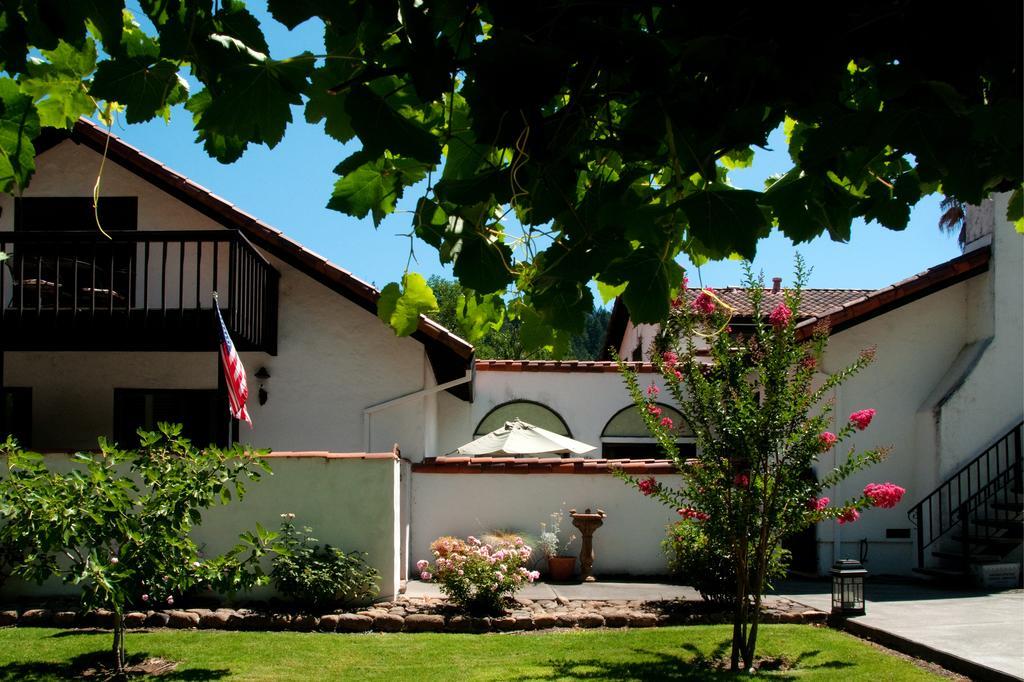 Spanish Villa Inn St. Helena Extérieur photo